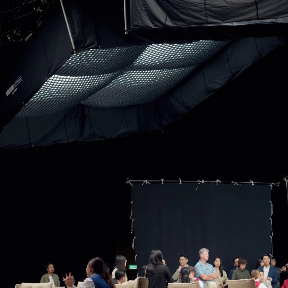 An INFINIMAT 20x20 provides fill lighting on the volume