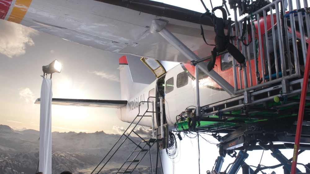 A Light Storm 1200d on a disguised stand gives the volume’s sun its intensity